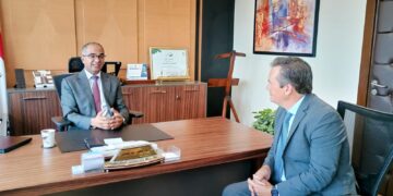 نائب وزير الإسكان يبحث فرص التعاون مع إحدى الشركات الإسبانية المتخصصة في مشروعات المياه والصرف