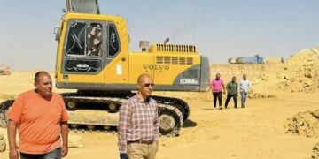 رئيس جهاز القاهرة الجديدة يتابع مشروعات الطرق بالتجمع السادس وأعمال رفع كفاءة روافع المياه