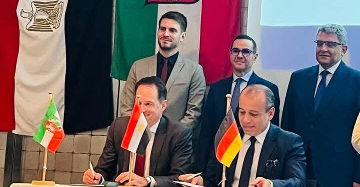 وزير الاستثمار ونظيره بولاية شمال الراين يشهدان توقيع إعلان التعاون المشترك بين التمثيل التجاري والجهة المناظرة بالولاية