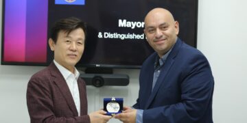 عمدة مدينة جيونجو الكورية الجنوبية يستعرض فرص الشراكة مع المستثمرين المصريين