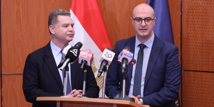 وزير الاتصالات يشهد إطلاق تراخيص جديدة لإنشاء وتشغيل مراكز الاتصال