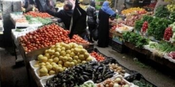 أسعار الخضار والفاكهة اليوم الجمعة