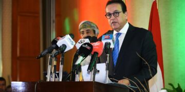 نائب رئيس مجلس الوزراء وزير الصحة يؤكد عمق وترابط العلاقات التاريخية بين مصر عمان