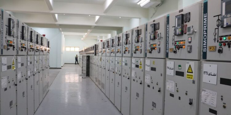 وزير الإسكان: وضع جهد الكهرباء على محطة المحولات المغذية لتوسعات المنطقة الصناعية بمدينة السادات