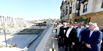وزير الإسكان ومحافظ القاهرة يتفقدان موقف تنفيذ مشروع تطوير “منطقة سور مجري العيون” بمحافظة القاهرة