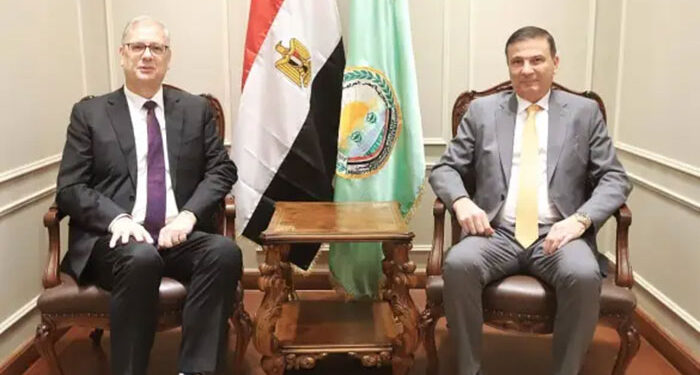 وزير الزراعة يبحث مع السفير الهولندي بالقاهرة سبل التعاون المشترك