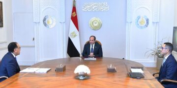 الرئيس السيسي يجتمع مع رئيس الوزراء ووزير الاستثمار والتجارة