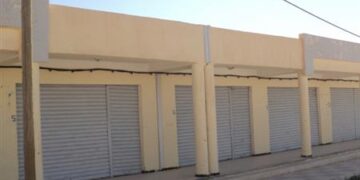 طرح 19 محلًا تجاريًا وصيدلية للبيع بالمزاد العلني