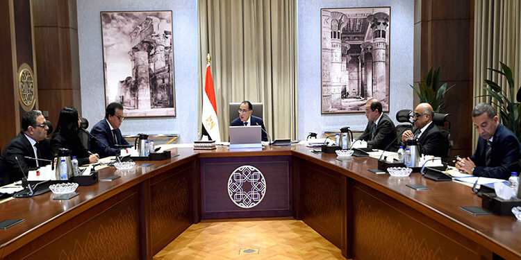 رئيس الوزراء يُتابع إجراءات حوكمة منظومة استيراد سيارات ذوي الهمم