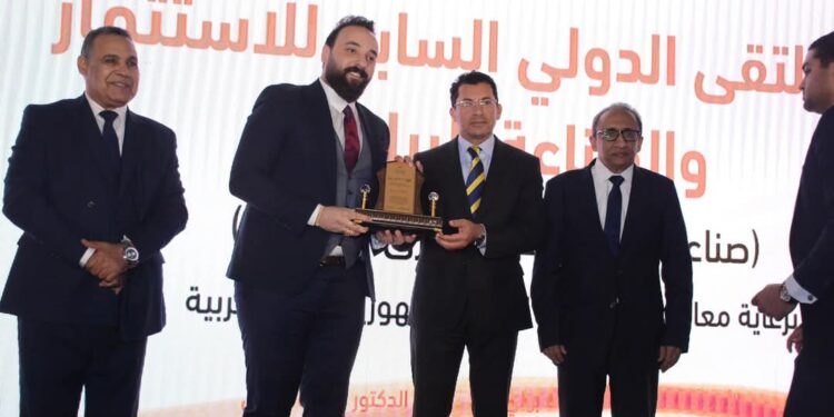 وزير الشباب والرياضة يكرم المهندس محمد شبل بعد ارتفاع محفظة استثمارات شركته ل 50 مليار جنيه بالسوق العقاري السياحي 2024