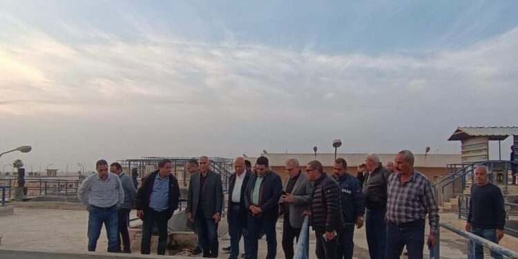 مسئولو “الإسكان” يتفقدون محطة تنقية مياه الشرب الرئيسية بمدينة العبور لمتابعة أعمال رفع كفاءتها