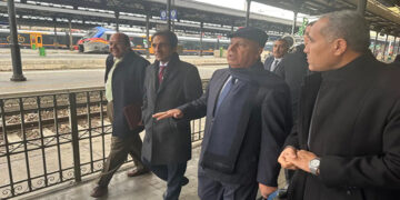 كامل الوزير يتفقد عدد من محطات شبكة القطارات السريعة في ايطاليا ويستقل القطار السريع 
