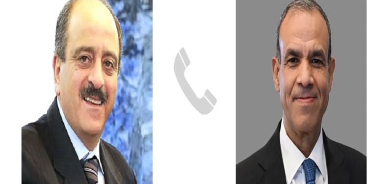 وزير الخارجية والهجرة يتلقى اتصالًا هاتفيًا من نظيره التونسي