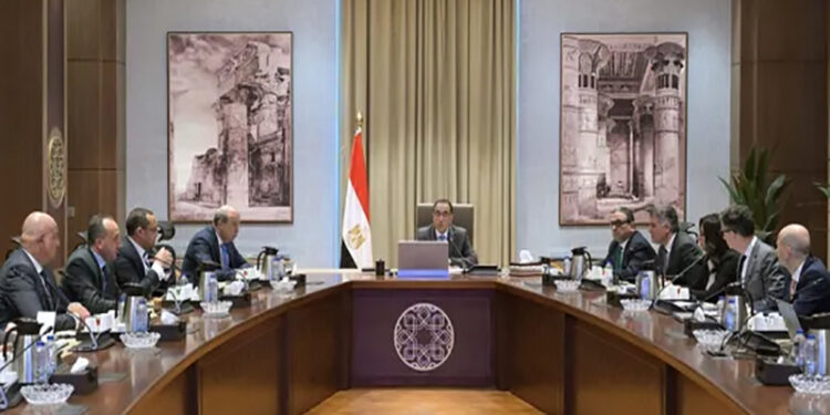 رئيس الوزراء يلتقي مسئولي تحالف مصري – فرنسي لعرض مُقترح بشأن إدارة وتشغيل المطارات
