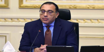 رئيس الوزراء يتوجه إلى أسوان لافتتاح محطة أبيدوس الشمسية