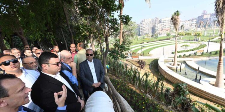 وزير الإسكان يتفقد مشروعات تطوير القاهرة الجديدة ويوجه بتسريع تنفيذ الأعمال