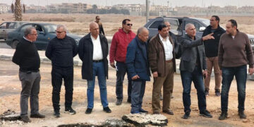 مسئولو “الإسكان” يتابعون مشروعات المرافق والطرق لتعظيم الاستفادة من الأراضي بمدينة الشروق