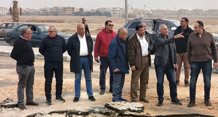 مسئولو “الإسكان” يتابعون مشروعات المرافق والطرق لتعظيم الاستفادة من الأراضي بمدينة الشروق