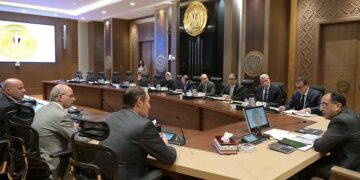 مدبولي يلتقي المدير التنفيذى لشركة “جنرال إلكتريك هيلثكير” لاستعراض مشروع تصنيع أجهزة “السونار”