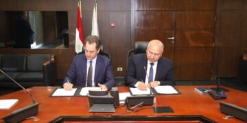 الوزير يبحث مع السفير الفرنسي مستجدات إقامة الستوم مجمع صناعي ضخم بمنطقة برج العرب