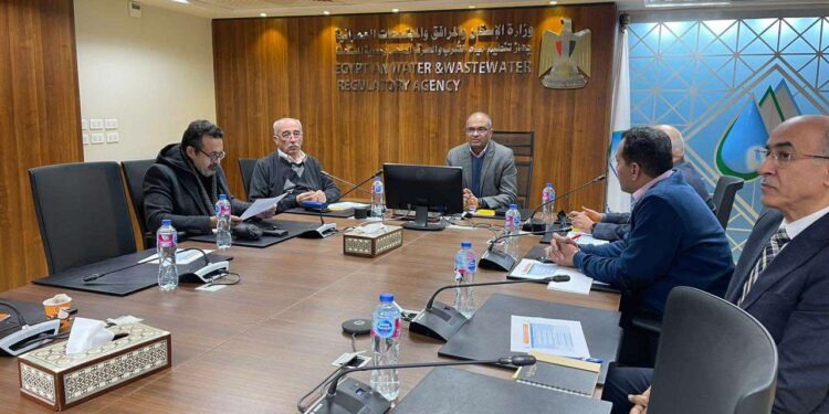 نائب وزير الإسكان يترأس اجتماعا لمتابعة خطة المراجعة الميدانية لكفاءة محطات المياه والصرف على مستوى الجمهورية