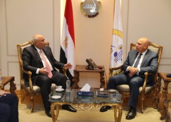 مصر والعراق تبحثان تعزيز التعاون في مجالات النقل والبنية التحتية