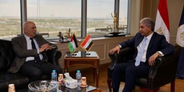 وزير السياحة والآثار يبحث مع نظيره الفلسطيني سبل التعاون المستقبلية بين البلدين الشقيقين