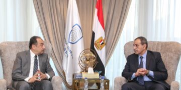 وزير قطاع الأعمال يزور مجمع الإصدارات المؤمنة والذكية ويلتقي رئيسه التنفيذي لبحث تعزيز التعاون المشترك