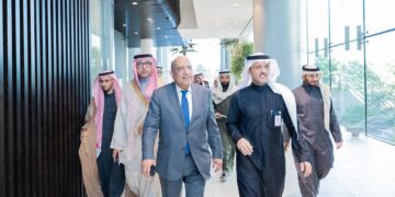 وزير الكهرباء يبحث تعزيز التعاون في مشروعات الربط الكهربائي مع السعودية