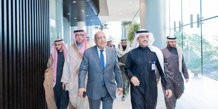 وزير الكهرباء يبحث تعزيز التعاون في مشروعات الربط الكهربائي مع السعودية