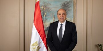 وزارة الطيران..لا صحة لاعتزام الحكومة بيع شركة مصر للطيران