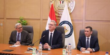 وزير البترول والثروة المعدنية يعقد لقاءا موسعاً مع مستثمري التعدين