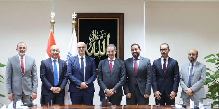 وزير الاتصالات: مضاعفة الجزاءات الموقعة على شركات المحمول المخالفة لمعايير الجودة