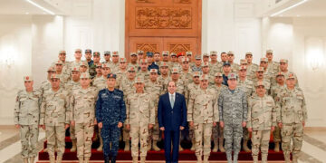 الرئيس السيسي يجتمع بعدد من قادة القوات المسلحة والشرطة والأجهزة الأمنية