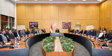 وزير الإسكان يعقد اجتماعاً موسعاً بمقر الوزارة مع شركات المقاولات العاملة بمشروع تطوير موقع التجلى الأعظم