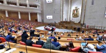 البرلمان يوافق على قرض دولي بقيمة ملياري دولار لدعم خطط خفض الدين الحكومي