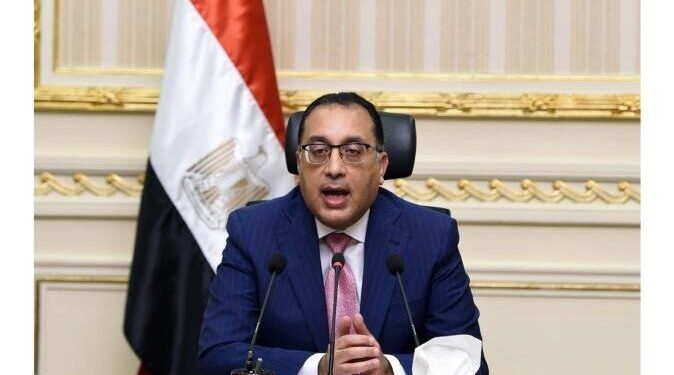 رئيس الوزراء يستثنى العاملين بالكهرباء من قرار الإجازات بدون أجر للعمل بالخارج