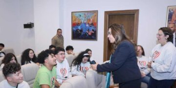 وزيرة التنمية المحلية تستقبل وفداً من طلاب مدرسة “فيلوباتير” المصرية بكندا