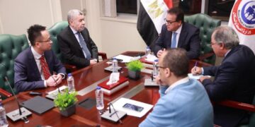 وزير الصحة يبحث مع وفد شركة  «ميند راي» تعزيز سبل التعاون في توطين صناعة الأجهزة الطبية