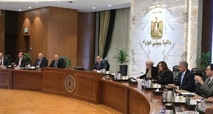 رئيس الوزراء يترأس اجتماع اللجنة الوزارية للسياحة