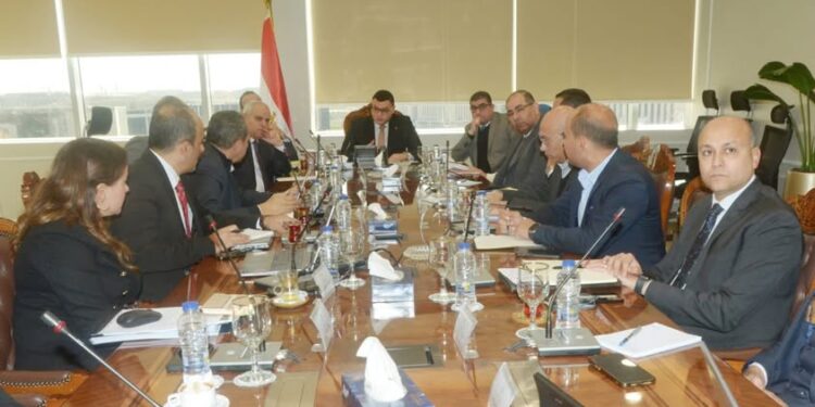 وزير الإسكان يلتقي مسؤولين من “سيتي إيدج” لمتابعة تسويق الوحدات بالمدن الجديدة