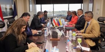 وزير السياحة والآثار يستقبل وزير ثقافة فنزويلا لتعزيز التعاون الثنائي بين  البلدين في مجال الآثار