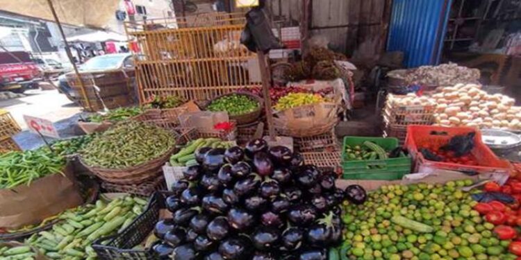 أسعار الخضار والفاكهة اليوم الجمعة