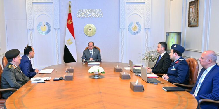 الرئيس عبدالفتاح السيسي يجتمع مع رئيس الوزراء ووزير التموين