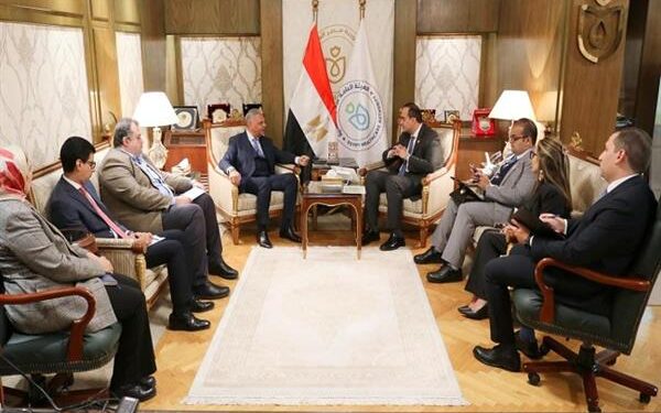 رئيس هيئة الرعاية يلتقي برئيس الاتحاد المصري للتأمين لبحث إدماج خدمات التأمين الطبي الخاص