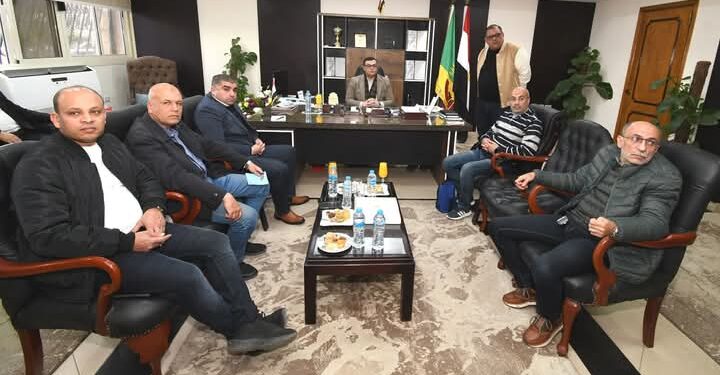 وزير الاسكان يقوم بجولة مفاجئة بمدينة الشروق لمتابعة سير العمل