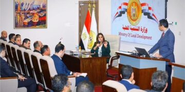 وزيرة التنمية تعقد حواراً مفتوحاً بمقر الوزارة مع خريجي الجزء الثاني لبرنامج “إعداد قادة المستقبل “