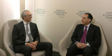 رئيس الوزراء يلتقي الرئيس التنفيذي لشركة “أكوا باور”