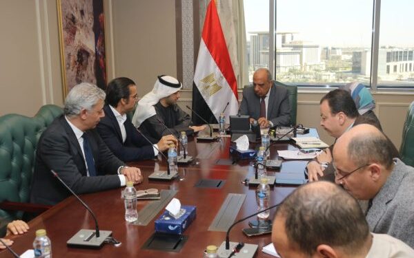 وزير الكهرباء يجتمع بتحالف “مصدر – حسن علام- إنفينيتي”