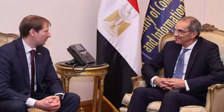 وزير الاتصالات يبحث فرص التعاون مع لاتفيا فى التحول الرقمى والذكاء الاصطناعى والتعهيد